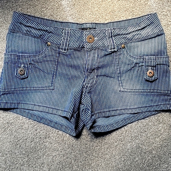 Jean Shorts - Picture 1 of 6